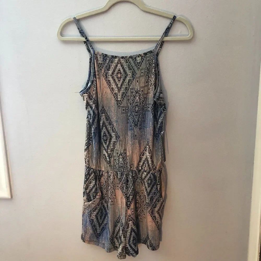 Tart Womens Spaghetti Strap Scoop Neck Romper Paisley Size XS. NWT. B1